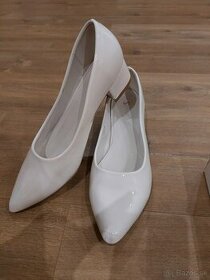 Predám biele poltopanky vhodné aj ako svadobné topánky