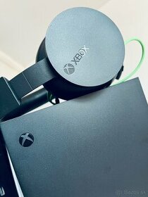Xbox Series X + slúchadlá + hra
