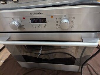 rúra s grilom Elektrolux EOB 53003X