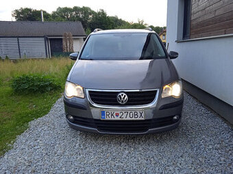 WV Touran 7 miestne