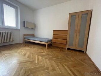 Od 1.6. Samostatna izba 17m2 blizko Avionu