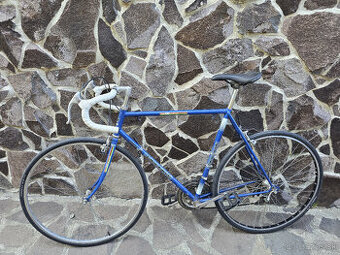 Favorit F8