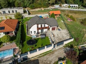 NA PREDAJ PRIESTRANNÝ RODINNÝ DOM - CHRENOVEC
