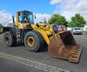 Čelní nakládač Komatsu WA 380-3