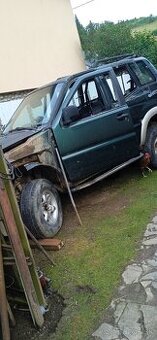 Predám na náhradné diely Nissan Terrano 2 - 1