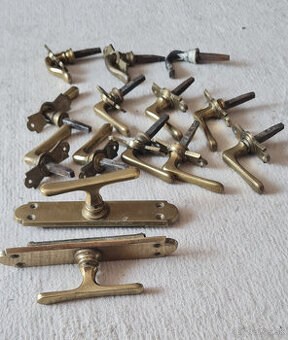 mosadzné kovanie / kľučky