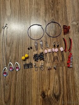 Náhrdelník, náušnice, sponky