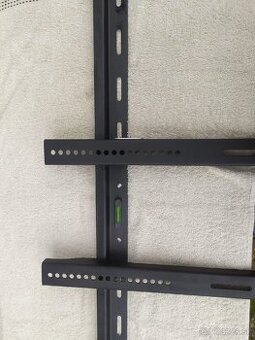 Nástenný držiak na TV