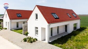 Moderný vidiecky dom v Topoľnici – bývanie i podnikanie v je