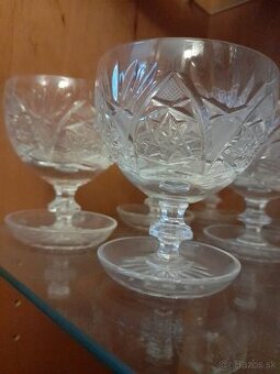 sada krištálových pohárov
