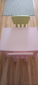 Stolík so stoličkami