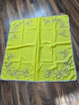 Sada ručne vyšívaných prestieraní, obrusov 6 kusov