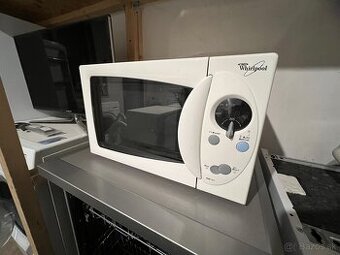 Predám spoľahlivú mikrovlnku WHIRLPOOL – Veľmi zachovalá