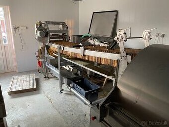 Predám linku na vytáčanie medu.