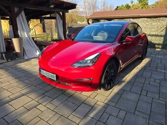 Tesla Model 3 Performance AWD 2021, Nebúrané Aj na splátky