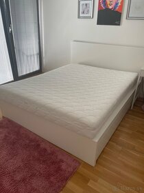 Predám kompletnu postel 160x200 s uloznym aj matracom- super