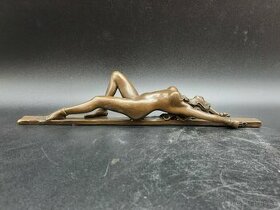 Bronzová socha ležiacej dámy, 28cm PREDANÉ
