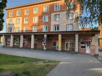 Obchodný priestor námestie, 80m2, 500€