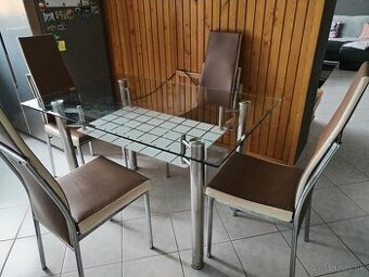 Jedálenský stôl a stoličky