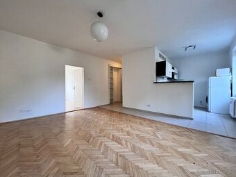 Nezariadený 3 izbový byt s balkónom, Staré mesto, Košice