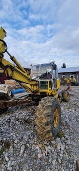 Menzi Muck Pavúk Báger kráčajúci