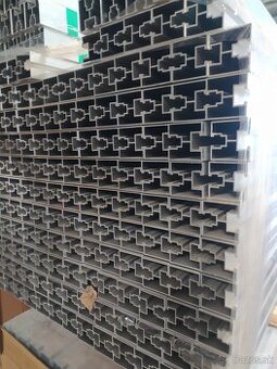 Predám hliníkové profily, trapézové mostíky a ďalší materiál