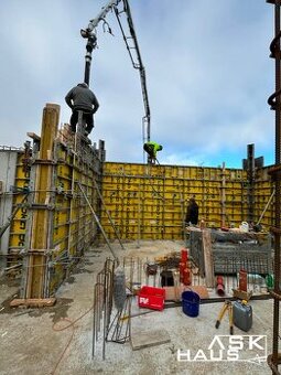 Výkopové práce , základové dosky , hrubé stavby