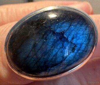 Masívny strieborný prsteň 925 s labradoritom