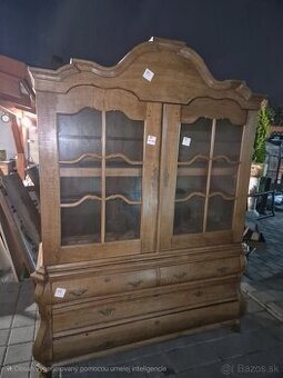 10 - Predám masívnu dubovú vitrínu so zásuvkami
