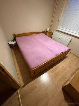 Manželská posteľ + 3 matrace