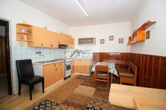 PREDAJ DOM s garážou a pozem. 1194m² v Rybanoch - 1