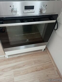 Vstavaná elektrická rúra