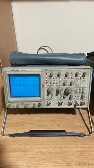 Predám osciloskopy, pulzný generátor a multimeter – staršia