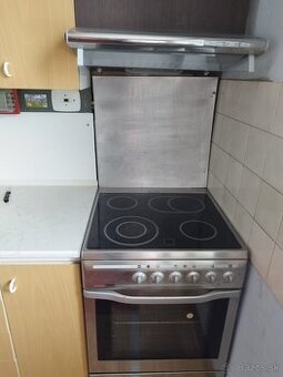 Elektrický sporák Mora + digestor