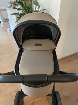 Kočiar Moon Resea Mud 2025