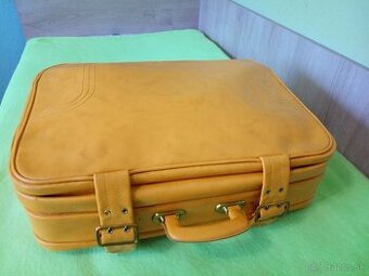 Retro žltý kufor