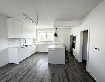 Priestranný 2- izbový byt v centre Chorvátskeho Grobu