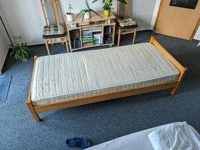 Darujem posteľ spolu s matracom (90x200)