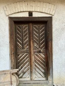 Starožitné dvojkrídlové dvere - vráta s obložkami