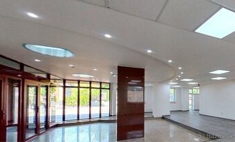 Prenájom obchodných priestorov – centrum mesta, pešia zóna
