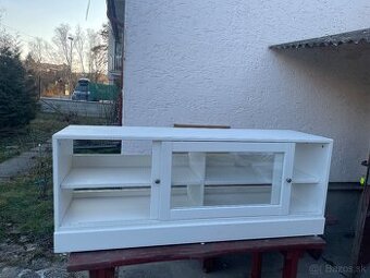 Skrinka pod tv
