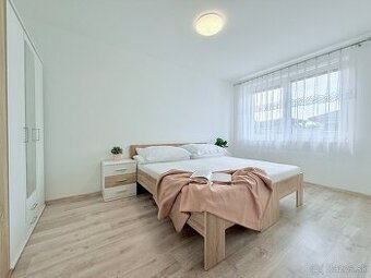 NA PREDAJ PRAKTICKÝ A KOMPLET ZARIADENÝ 4 IZBOVÝ RODINNÝ DOM