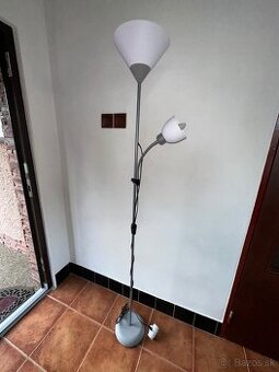 Stojaca lampa