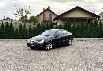 MERCEDES-BENZ C TRIEDA KUPÉ 230 V6 EVOLUTION SPORT 7G A/T