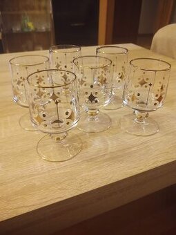 150ml pohariky ( z pozlacenym motivom ) 8 €