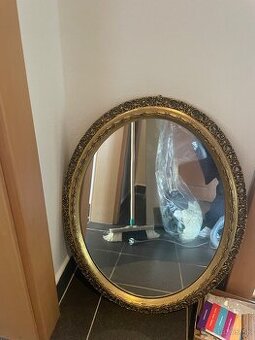 Zrkadlo so starym ramom