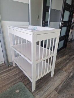 Prebaľovací pultík IKEA s podložkou