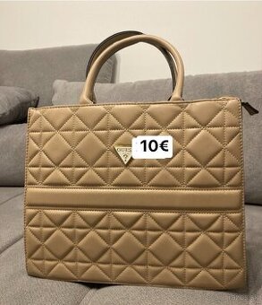 Kabelka guess krémova