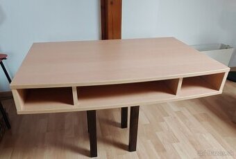 Kancelársky stôl upevniť medzi nábytok