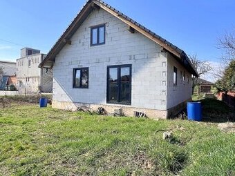predaj NOVOSTAVBA v obci Rybany s pozem. 835 m² - 1